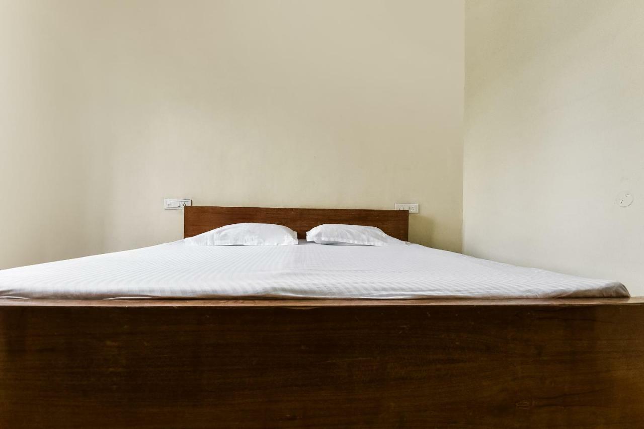 Hotel Lalit Palace Babina Exterior photo