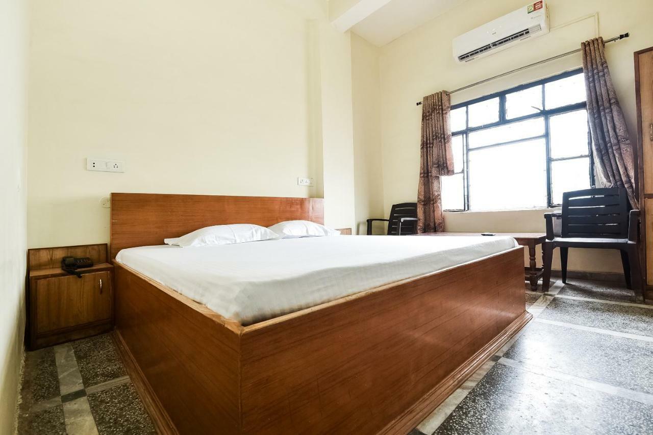 Hotel Lalit Palace Babina Exterior photo