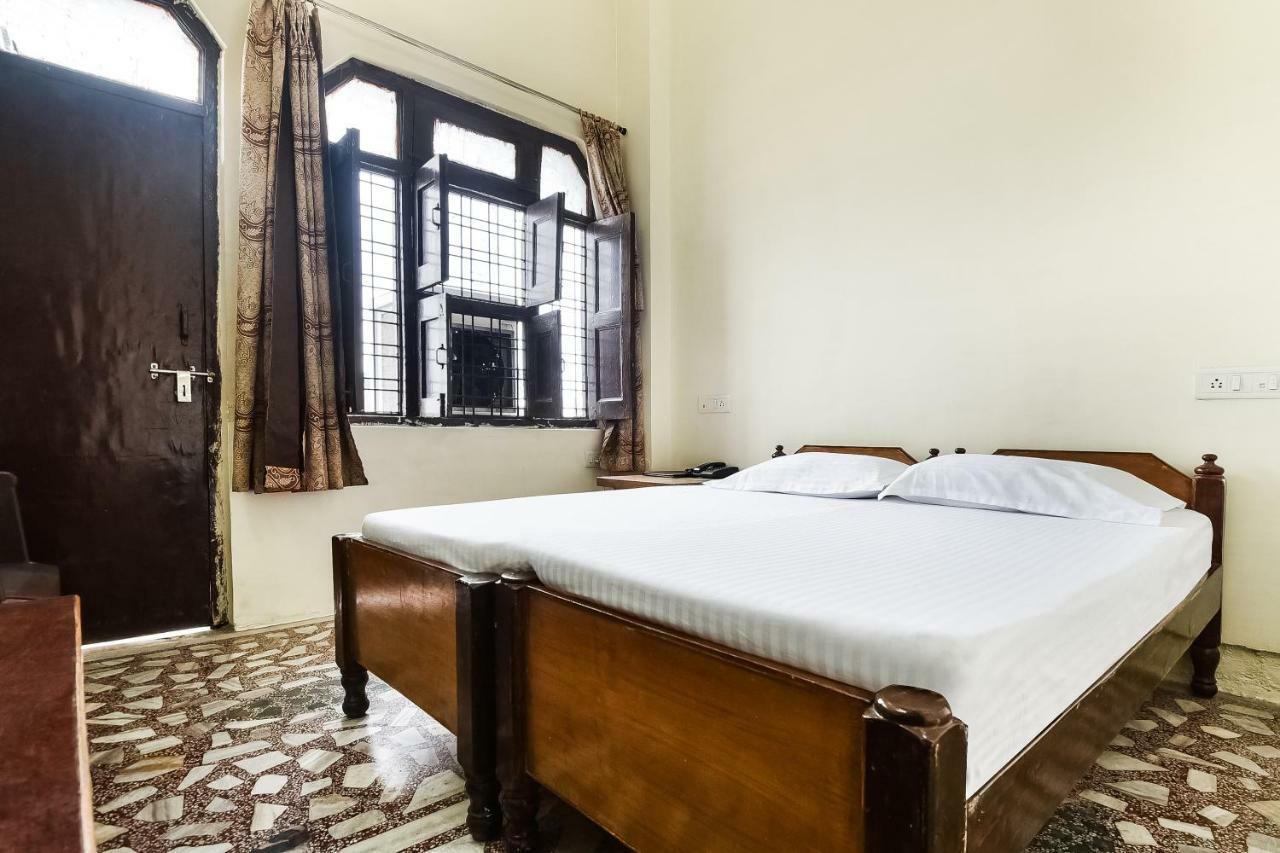 Hotel Lalit Palace Babina Exterior photo