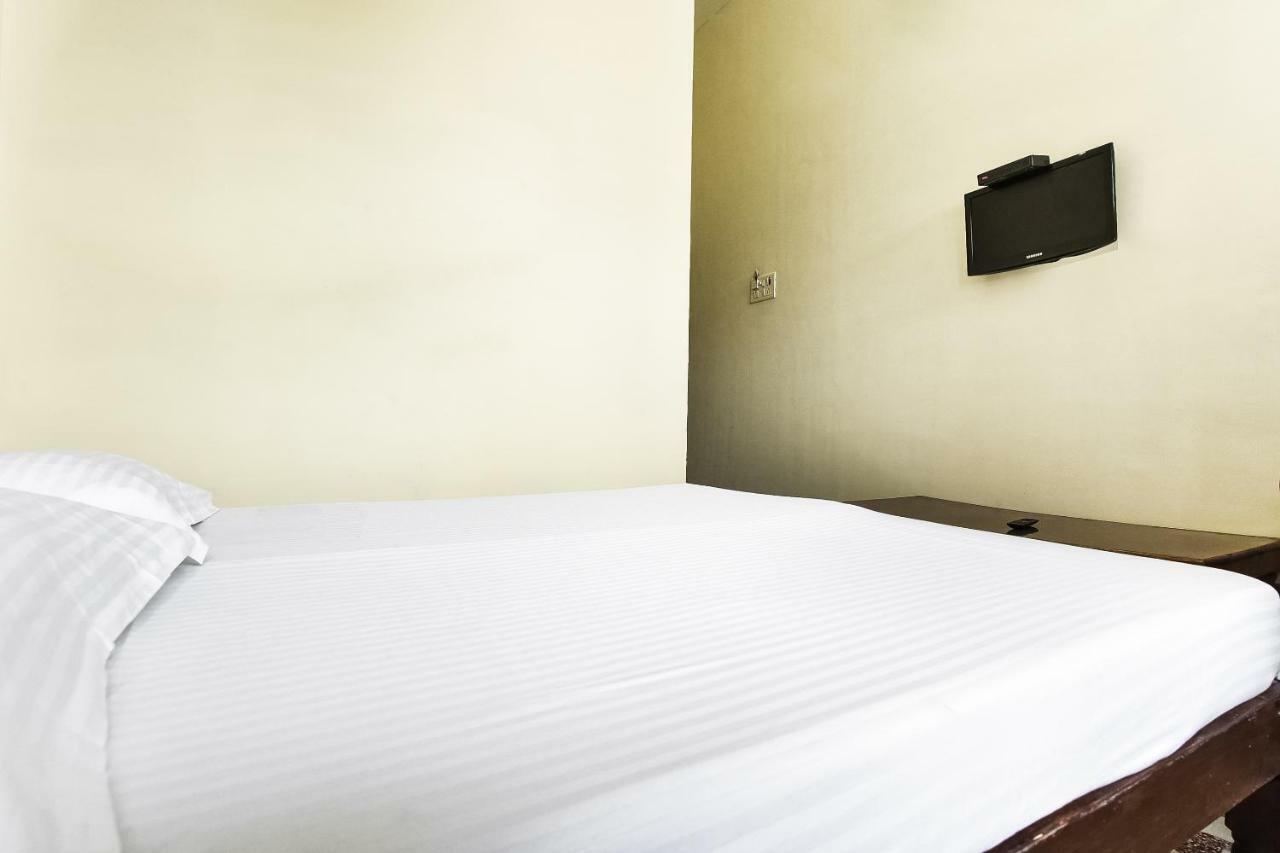 Hotel Lalit Palace Babina Exterior photo