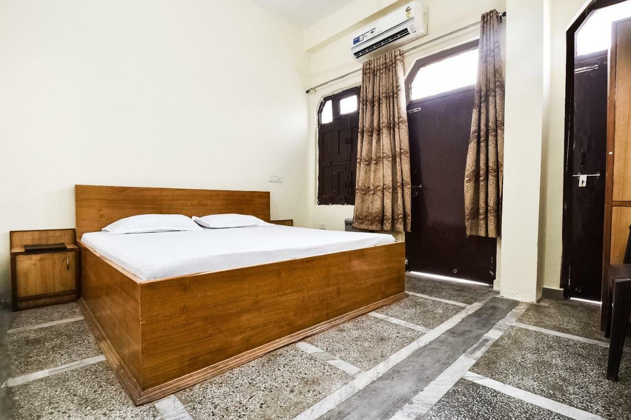 Hotel Lalit Palace Babina Exterior photo