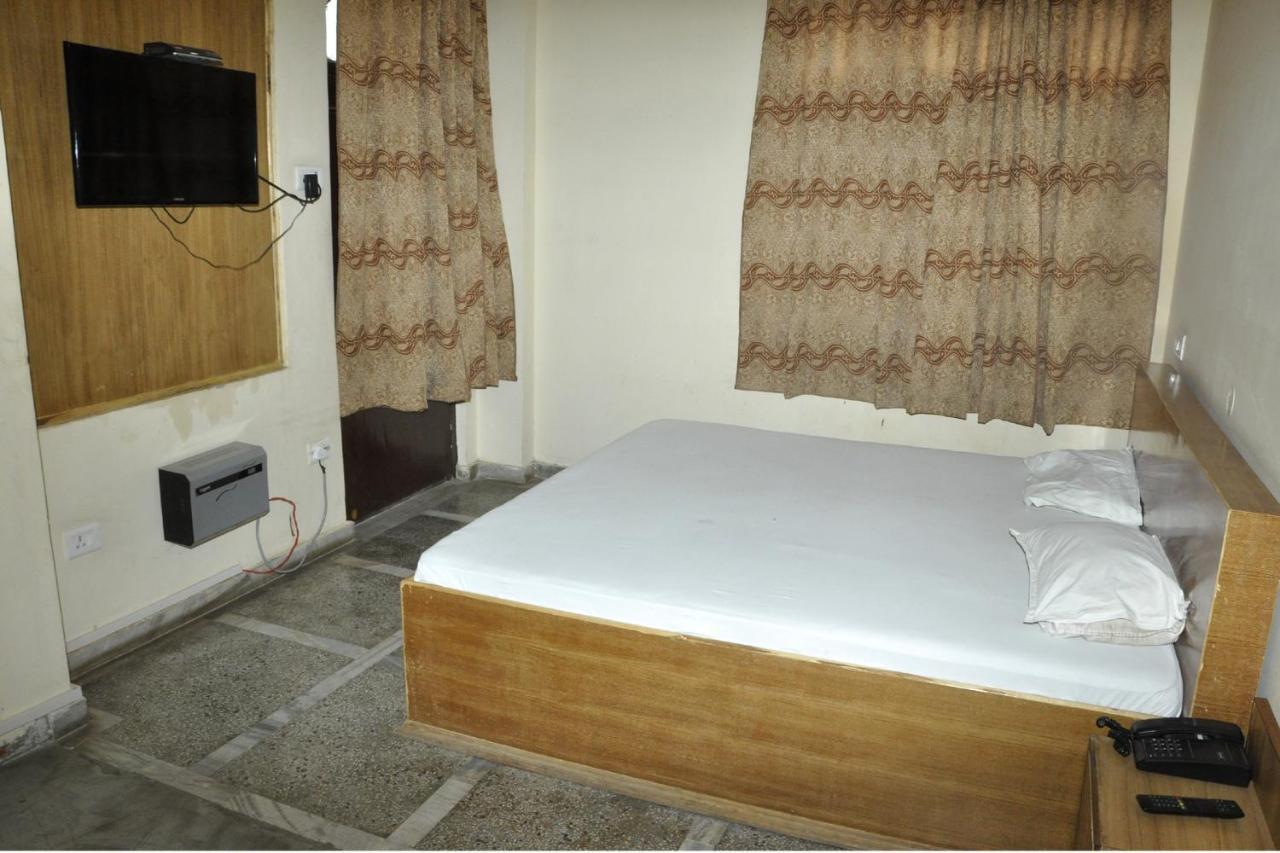 Hotel Lalit Palace Babina Exterior photo