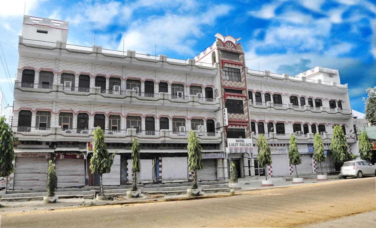 Hotel Lalit Palace Babina Exterior photo